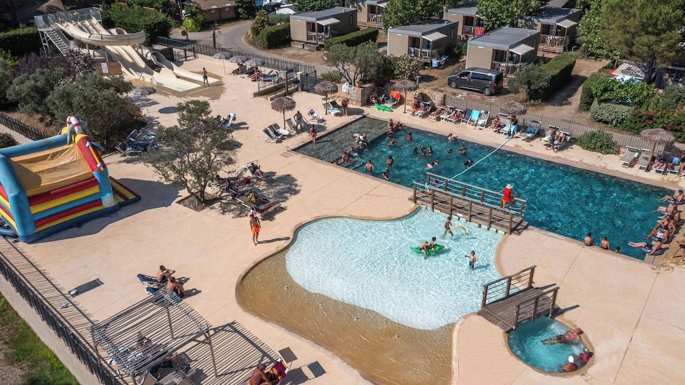 Camping international Aups 83 -1 estrelas em Aups