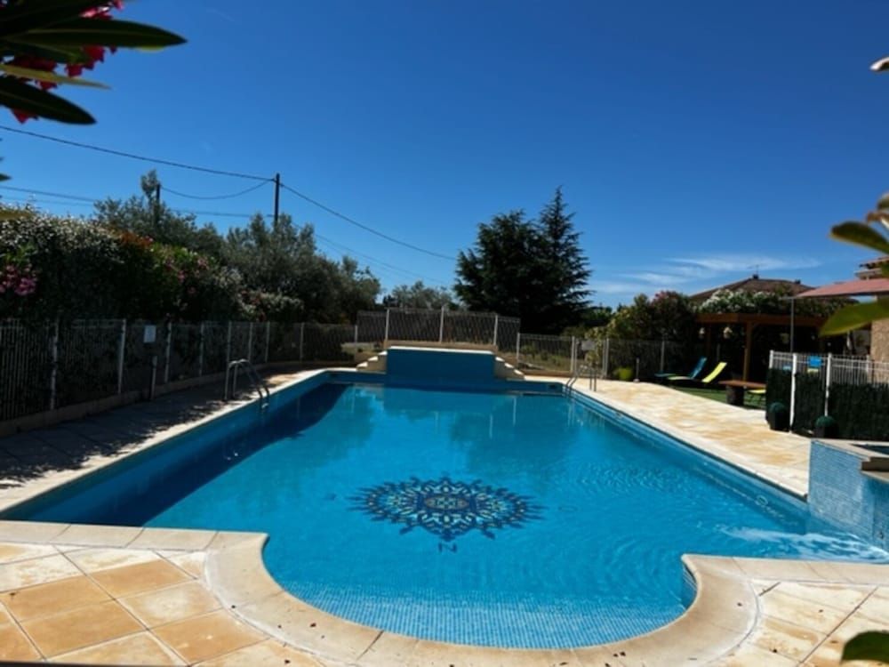 Domaine Les feuilles de chêne -1 estrellas en Carpentras