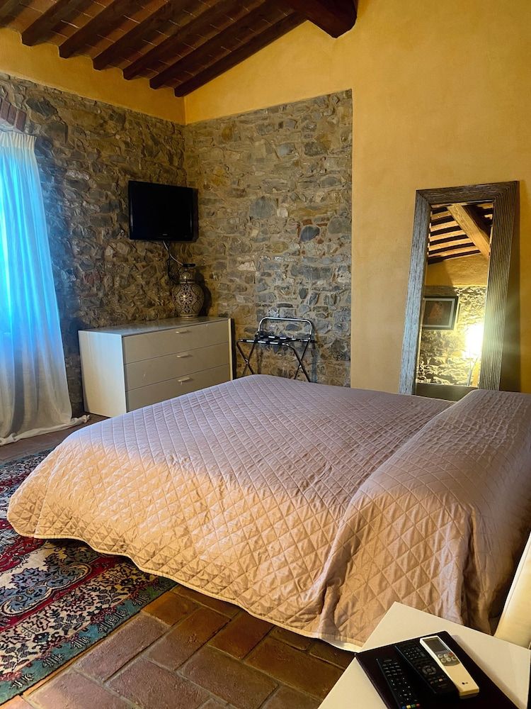 Room in B&B - Sottotono Agriturismo With Swimming Pool on Florence Surrounded by Greenery -1 estrellas en Carmignano