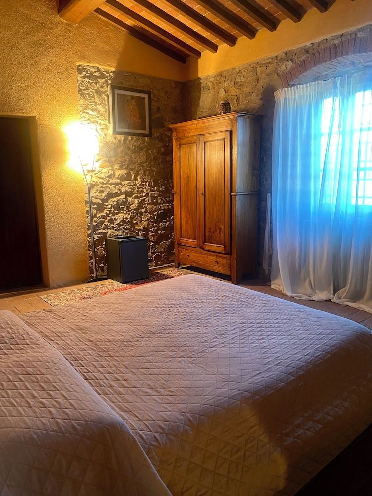 Room in B&B - Sottotono Agriturismo With Swimming Pool on Florence Surrounded by Greenery 2