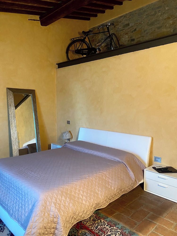 Room in B&B - Sottotono Agriturismo With Swimming Pool on Florence Surrounded by Greenery 3