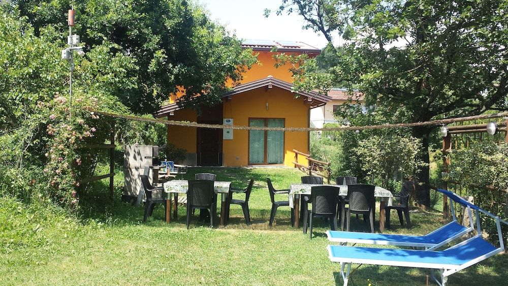 B&B Cadrecca Tra Terra Luna e Mare -1 estrellas en Licciana Nardi