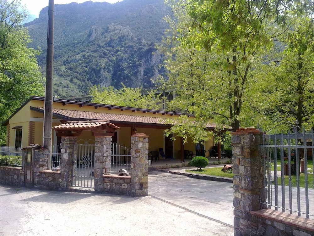B&B Donna Maja -1 estrellas en San Severino
