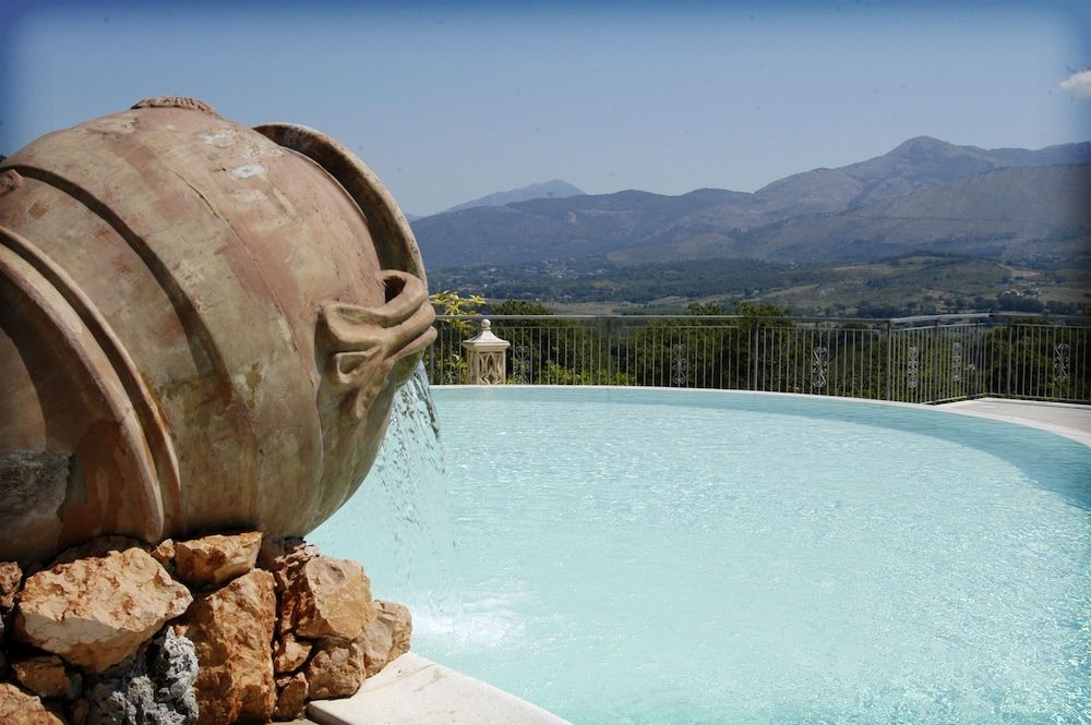 Country House Bosco d'Olmi -1 estrellas en SantʼAndrea del Garigliano