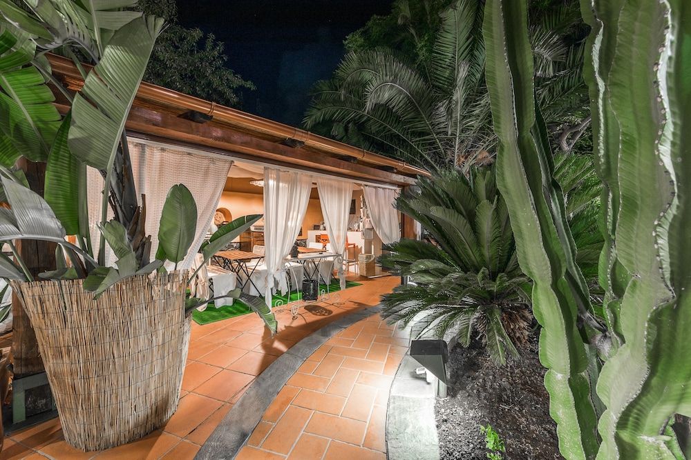 Villa Mariella Pittorino B&B -1 estrellas en Leni