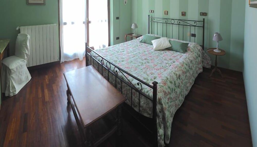 Ca' Rosa Bed & Breakfast -1 estrellas en Malnate