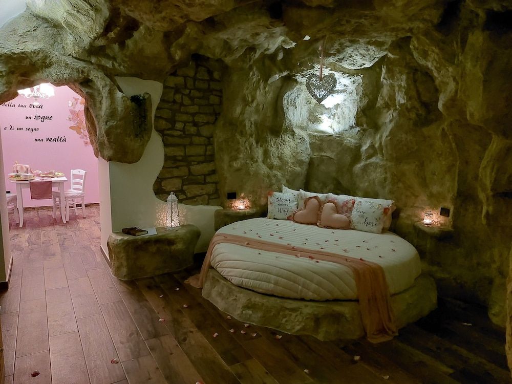 La Casa nella Roccia -1 estrellas en Villanova del Battista