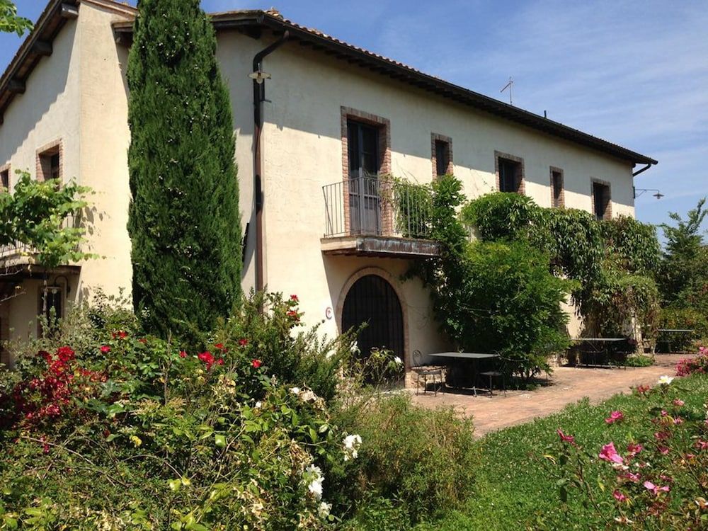 Agriturismo Le Tre Pietre -1 étoiles à Quercegrossa