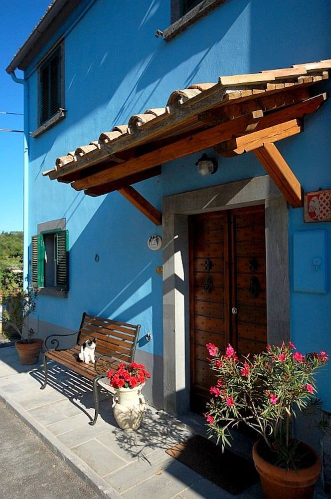 Blue House Near Bagnoregio-overlooking the Umbrian Mountains and Tiber Valley -1 étoiles à San Michele in Teverina