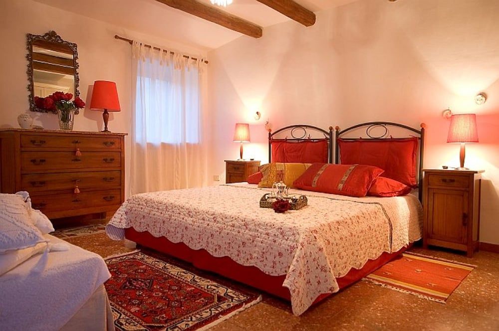 Blue House Near Bagnoregio-overlooking the Umbrian Mountains and Tiber Valley 2