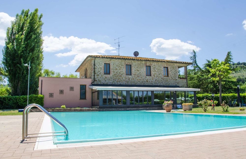 Hotel Villalago -1 estrellas en Magione
