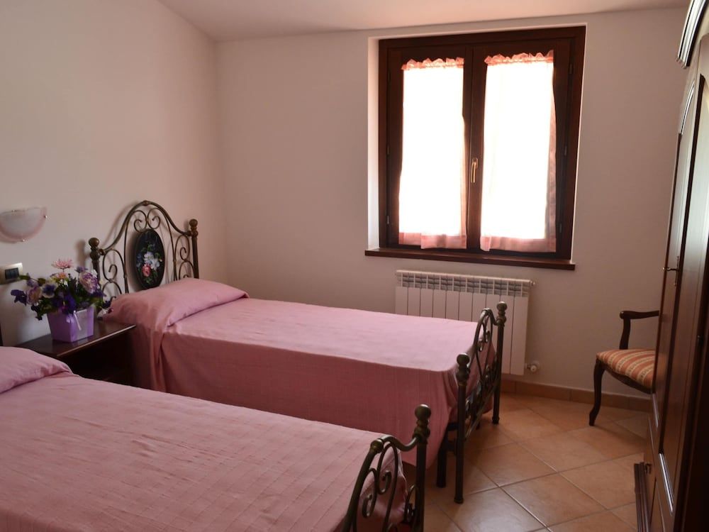 Villa in Marche With Pool & Panoramic Views 3