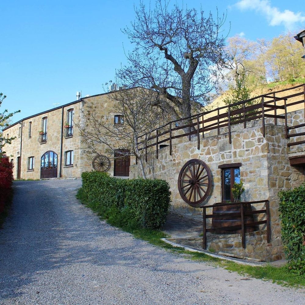 Agriturismo Grotta Dell'Eremita -1 estrellas en Castelmezzano