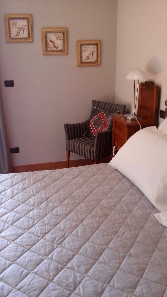B&B Casa Carolina -1 estrellas en Castellinaldo