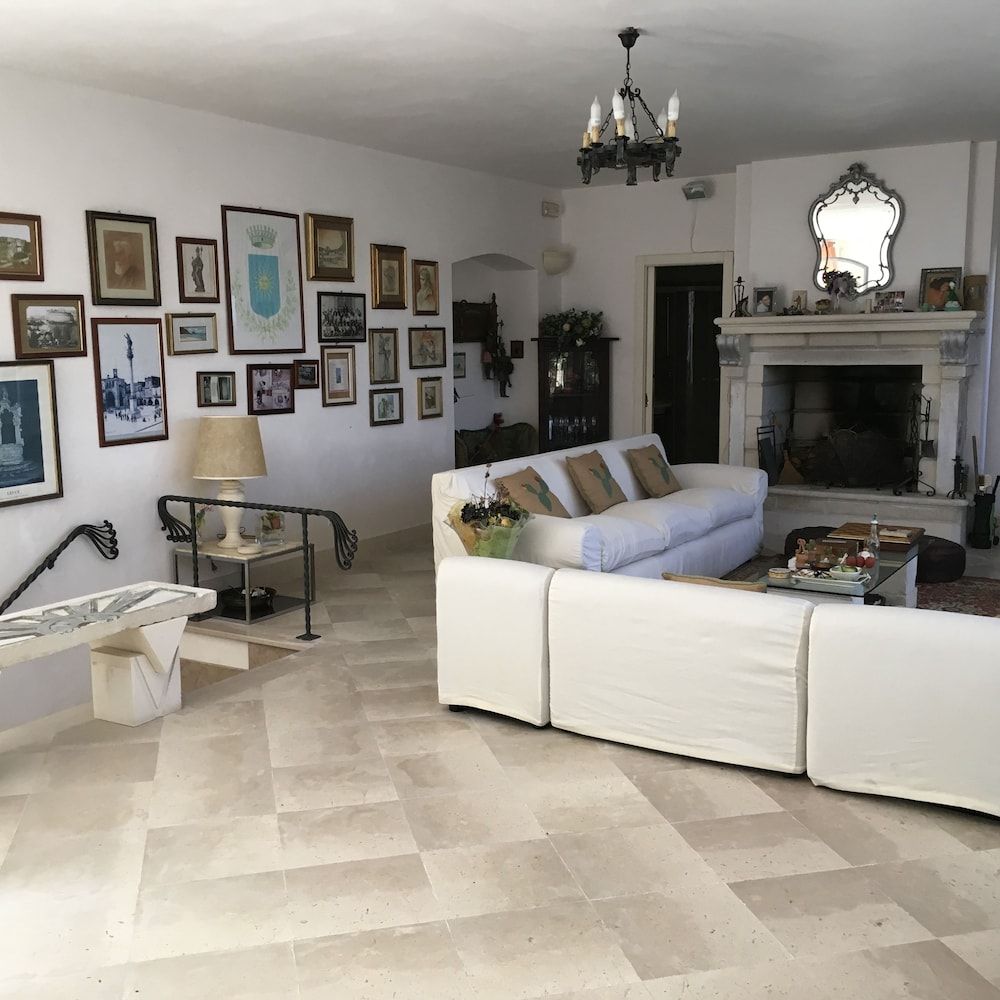 Palazzo Sabella Tommasi -1 estrellas en Calimera