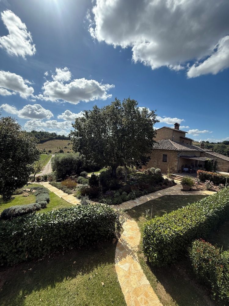 Podere La Paolina - Ristorante & Residenza di Charme -1 estrellas en Montefollonico