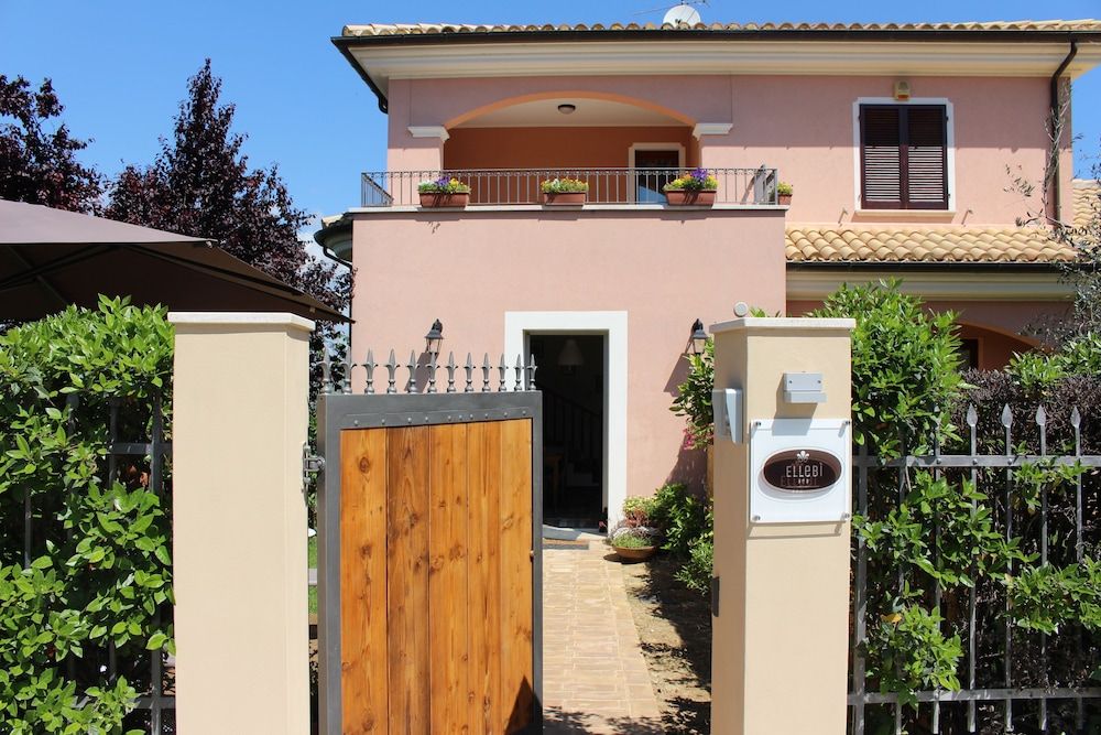 Ellebì B&B -1 estrellas en Montone