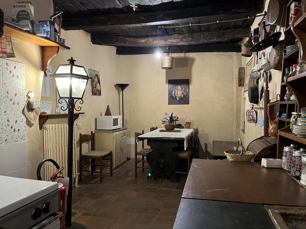 Preta Nera Intera in Giuliano di Roma -1 estrellas en Giuliano di Roma