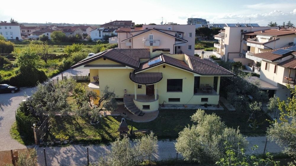 Villa Ma-ya -1 estrellas en Santa Maria Imbaro
