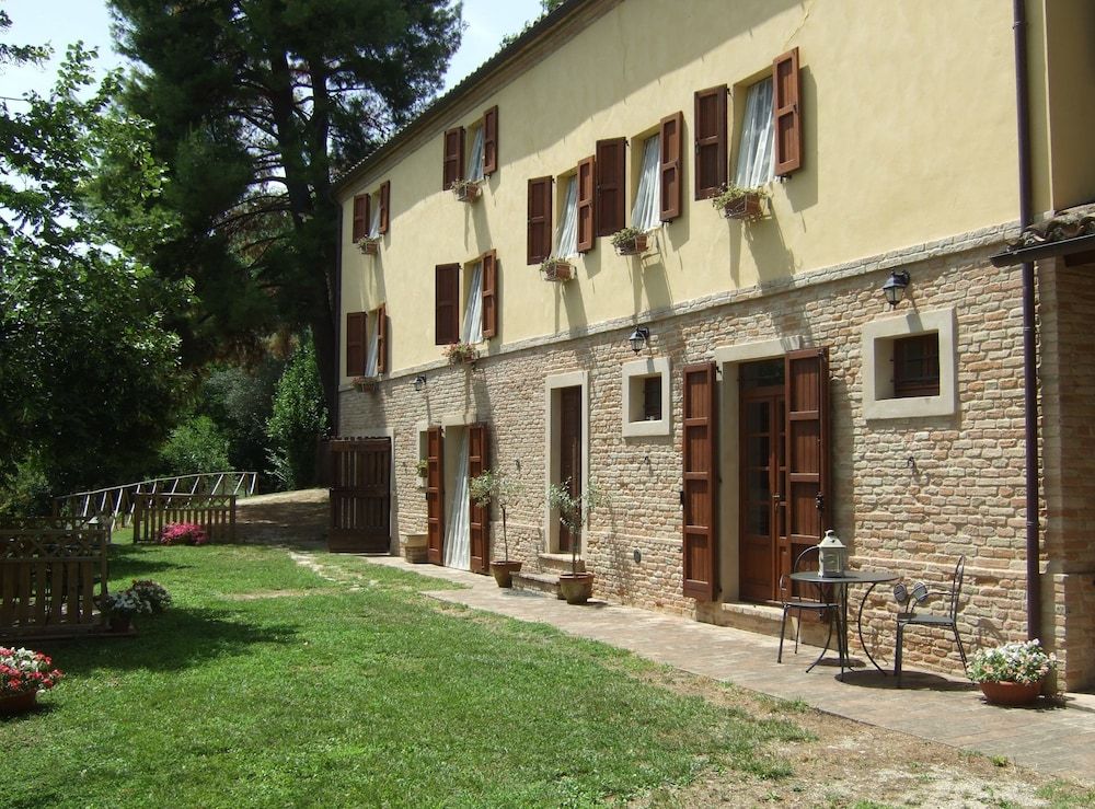 Agriturismo La Casa della Lavanda - Il Casale -1 estrellas en Monte San Vito