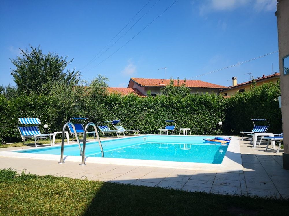 Franco house with pool -1 estrellas en Orentano