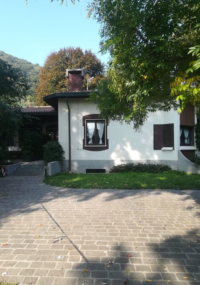 VILLA PARADIS B&B -1 estrellas en Airuno