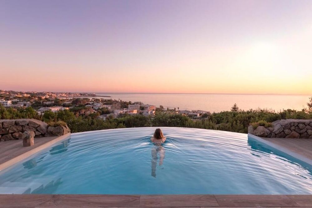 Villa dei Lecci - 7 Luxury Villas with private pool or jacuzzi -1 estrellas en Forio d'Ischia