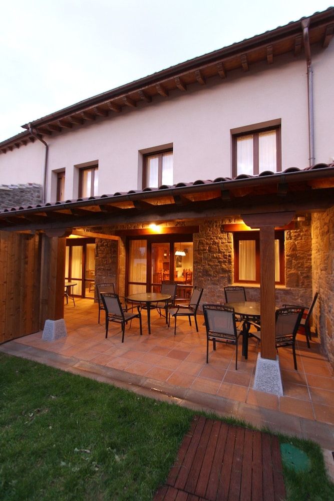 Casas Rurales Espargoiti I y II -1 estrellas en Salinas de Ibargoiti