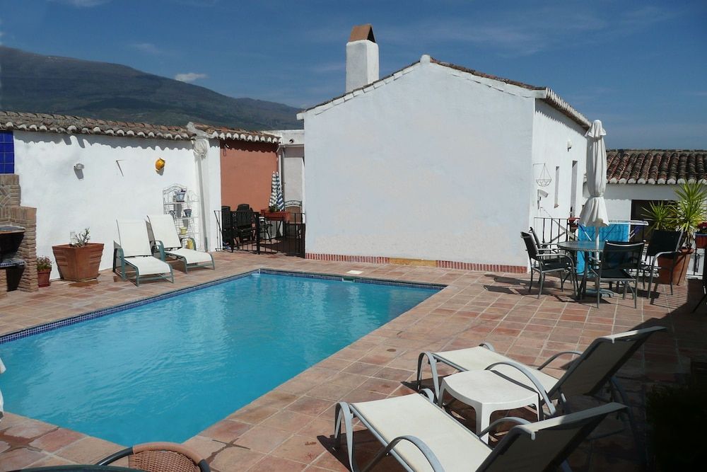 Casa Mundo - 16th-century Country House With 21 m² Pool, Barbecue - Andalusia -1 estrellas en Pinos del Valle