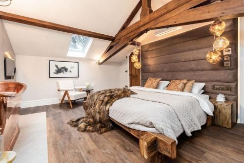 6 STAR, Brand New, Stunning Luxury Suites in a Characterful Historic Manor, Blending Timeless Charm with Modern Style! Welcome to the Old School Manor, Halkyn!! 5 étoiles à Halkyn
