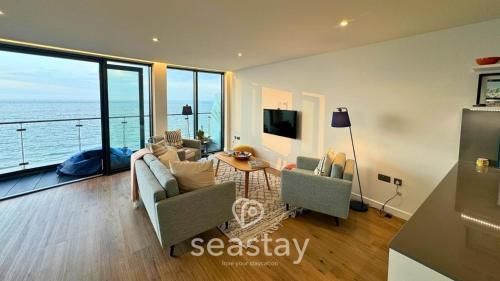 Sail Penthouse - Beach & Parking 3