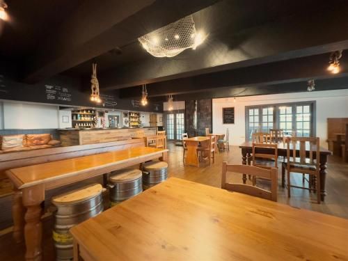 Ocean View Bar & Rooms 2