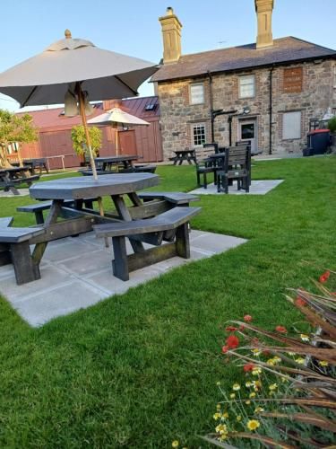 Ty'n Llan- tafarn gymunedol- community pub 3