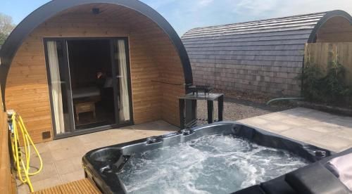Superior Glamping Pod with Hot Tub 4 étoiles à Frodsham