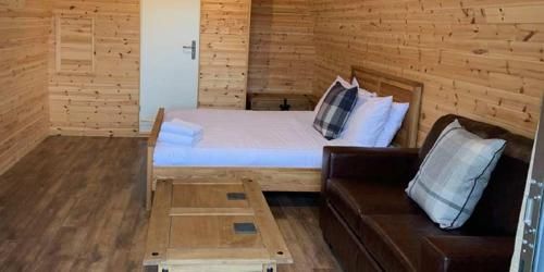 Superior Glamping Pod with Hot Tub 2