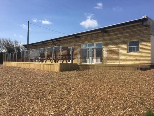 Dog Friendly Stagecoach Glamping Pod with Hot Tub 3