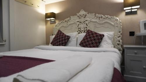 The Bell Shifnal 3
