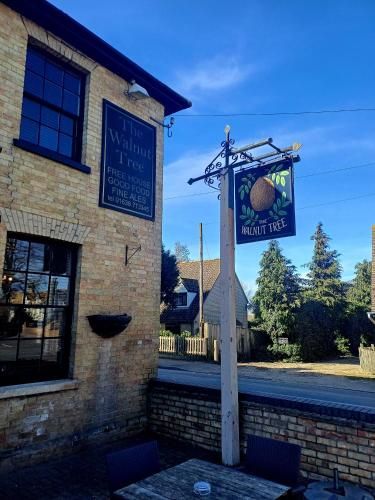 the walnut tree -1 estrellas en Worlington