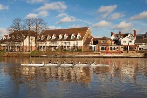 London Thames Lodge by Dancenter near Thorpe Park -1 estrellas en Staines