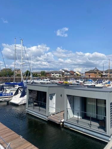 Rooms at Penarth Marina 3