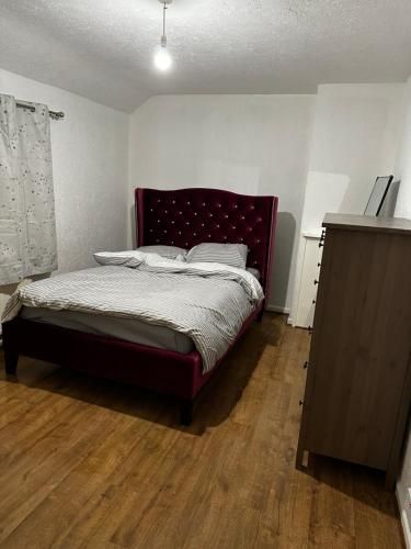 AT Apex House S -1 estrellas en Dagenham