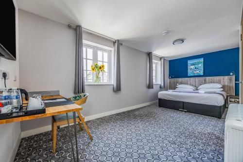 rooms@73 3