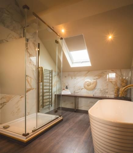 Howfield Hotel 2