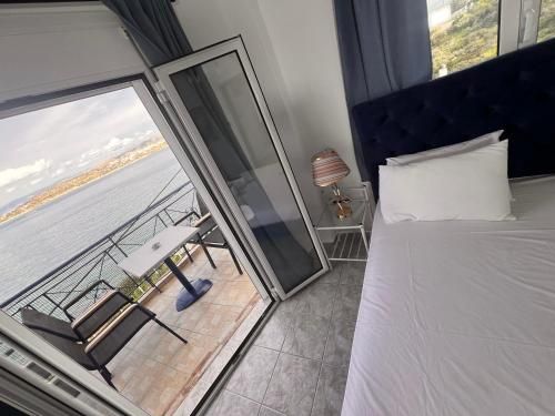 blue Hotel 2