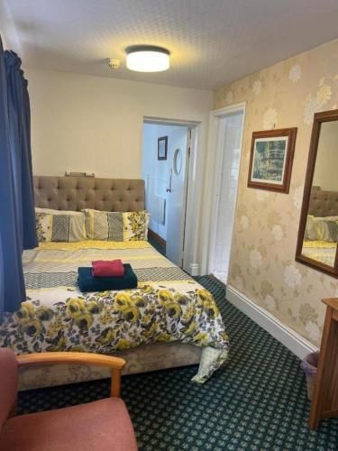 Hylands Hotel Family Suite with Double & Twin Rooms Ideal for Families with Children & Free Parking 3