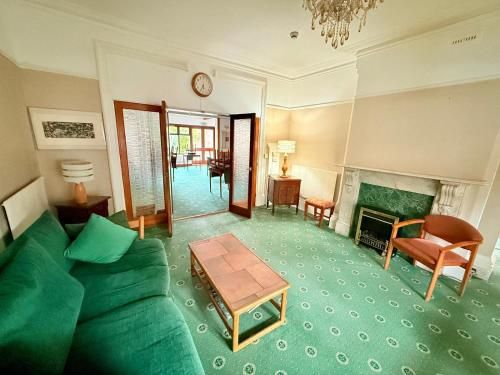 Hylands Hotel Family Suite with Double & Twin Rooms Ideal for Families with Children & Free Parking 3 estrellas en Nottingham