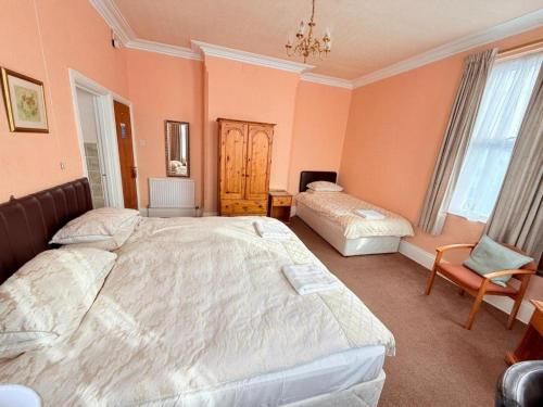 Hylands Hotel Spacious & Bright Triple Room with Ensuite Bathroom and Free Parking -1 estrellas en Nottingham