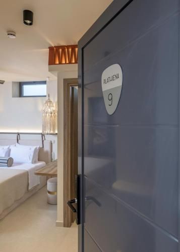 Zefyria Luxury Suites 3