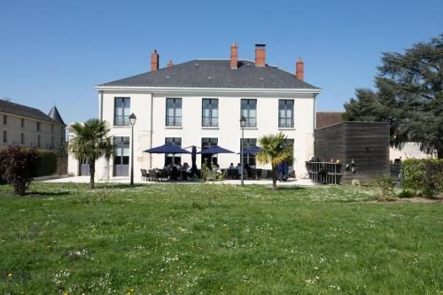 Auberge du Chateau Bleu -1 estrellas en Tremblay-en-France