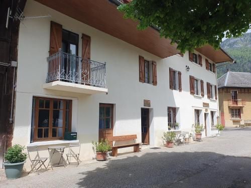 Hôtel MAZIN -1 étoiles à La Motte-en-Beauges